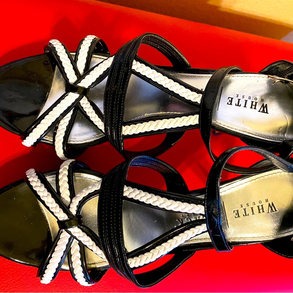 WHBM BLACK AND WHITE HEEL SANDALS